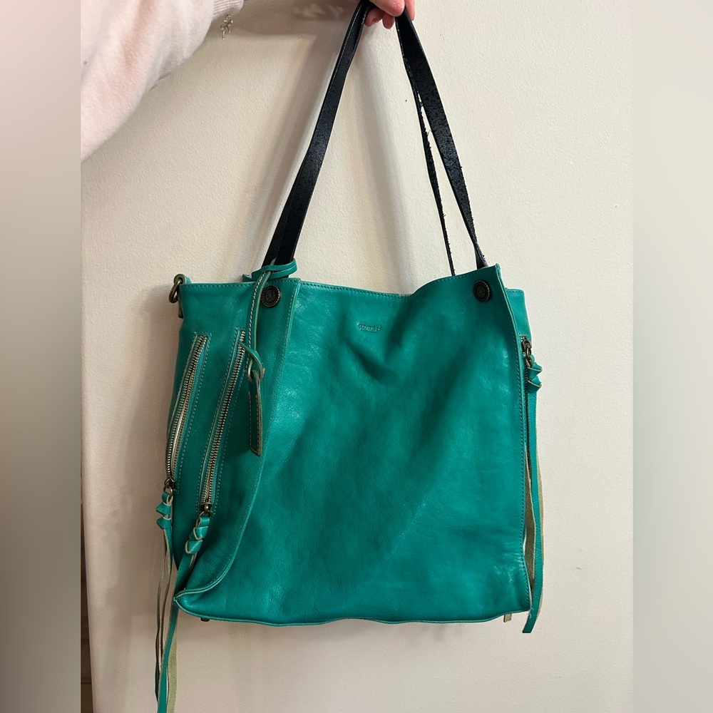 Old trend daisy tote in aqua color preowned